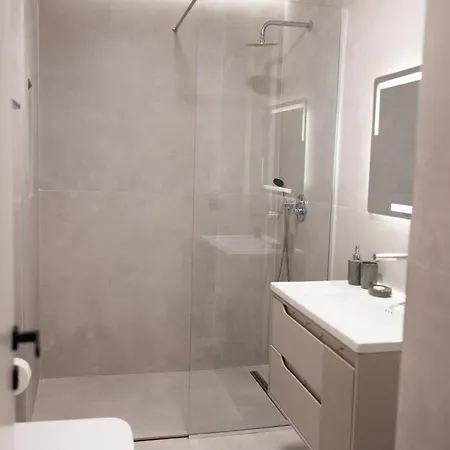 Nuebazaar - Near Center Apartment Tirana