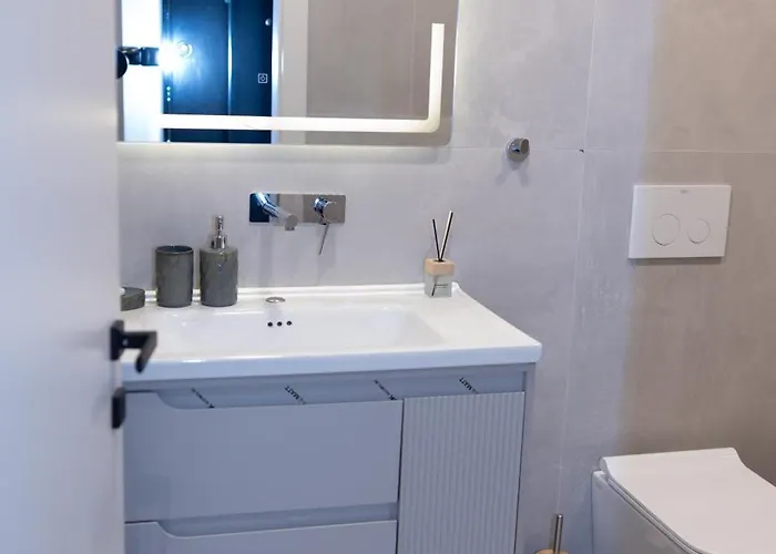 Nuebazaar - Near Center Apartment *